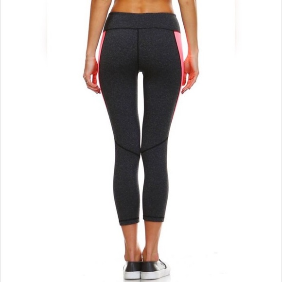 Colorblock Neon Capri Legings - Picture 4 of 5